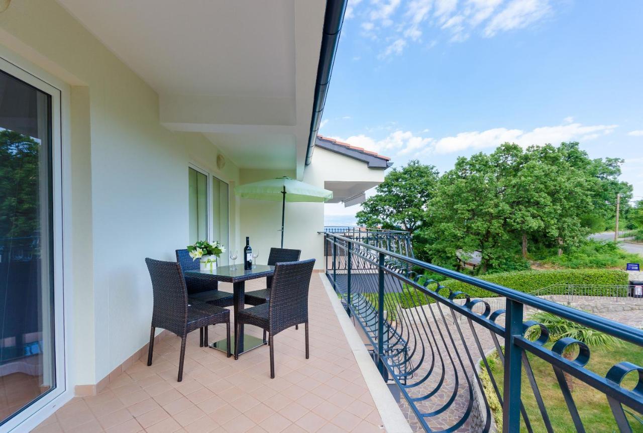Apartments Marijana Ičići Exterior foto