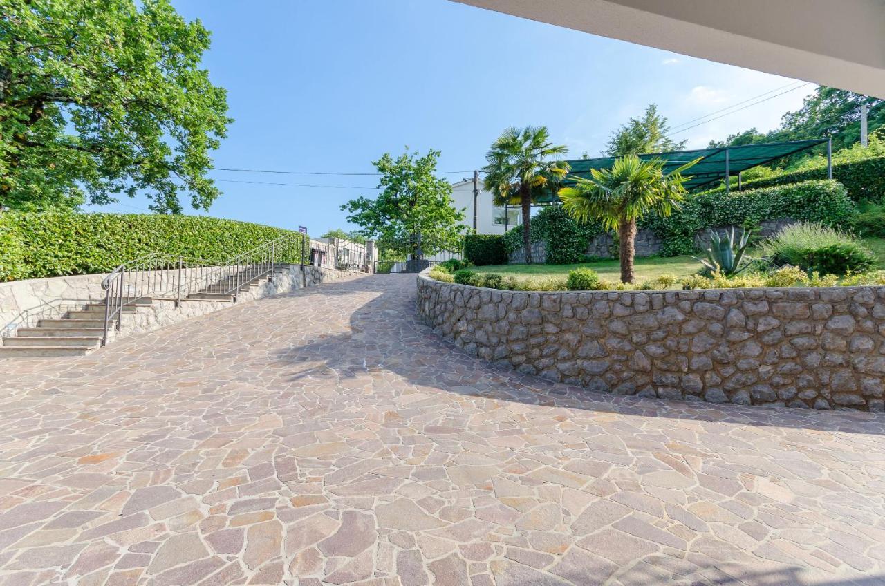 Apartments Marijana Ičići Exterior foto
