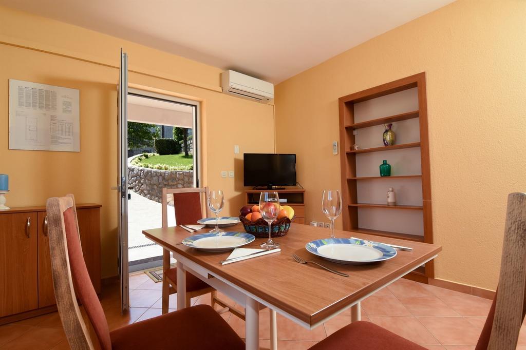 Apartments Marijana Ičići Exterior foto